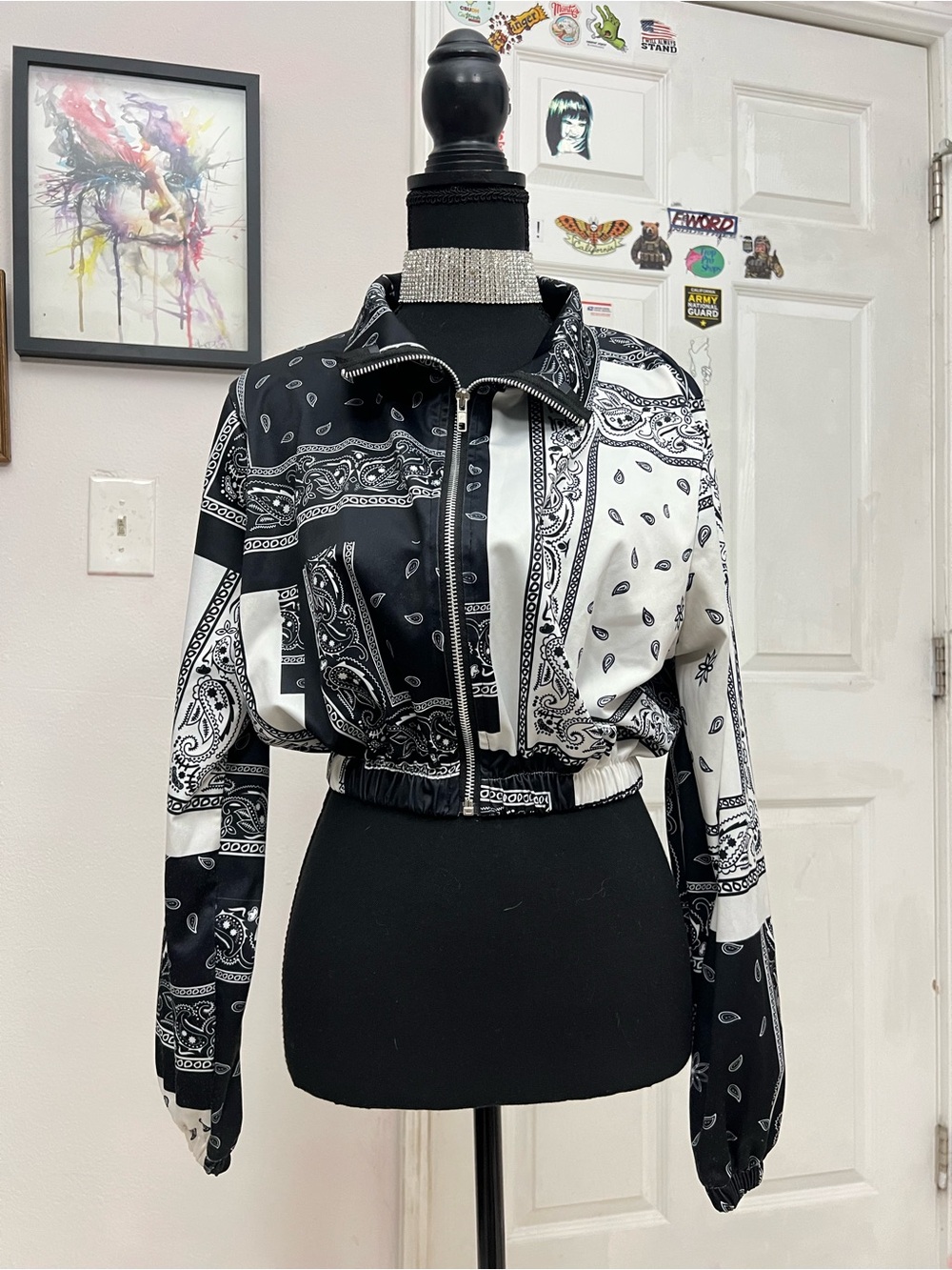 Black & White Paisley Zip-Front Cropped Sweater